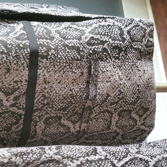 Mark woman's slim fit gray black snake print blazer jacket size L - Picture 7 of 13